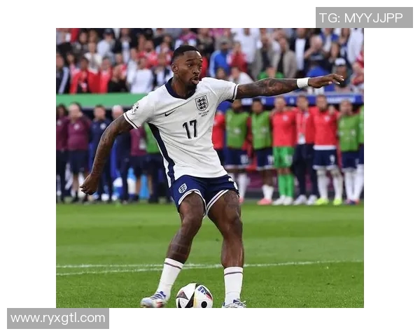 黄头发足球球星的传奇之路与无畏挑战：从草根到巅峰的成长历程